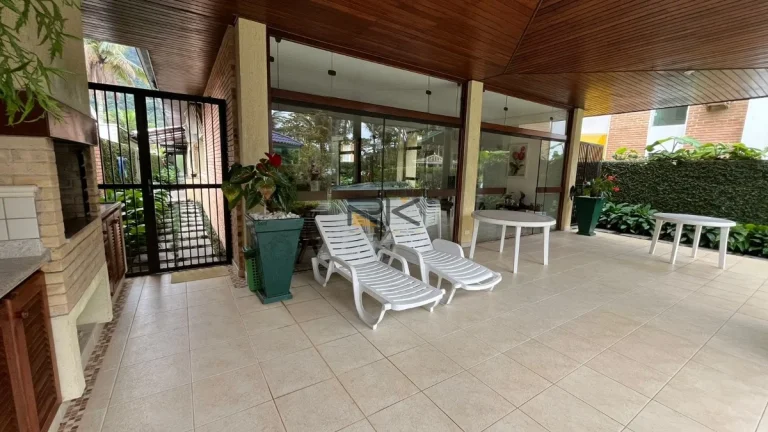 Imagem CASA EM CONDOMINIO FECHADO COM 4 SUÍTES,5 VAGAS DE GARAGEM,VARANDA GOURMET COM CHURRASQUEIRA,SALA COM 2 AMBIENTES E SALA DE ESTAR.