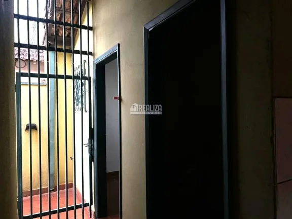 Imagem Vende-se casa com dois quartos no centro da cidade - Igarapava/SP