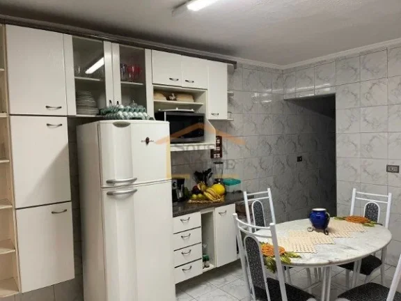 Imagem 1ª casa: 2 quartos, sala, cozinha, banheiro, lavanderia
1 vaga na garagem, 144m².

2ª casa: 2 qua...