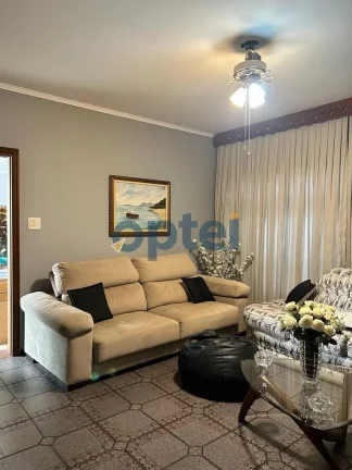 Imagem CASA TÉRREA - 252 M² DE TERRENO COM 167 M² DE ÁREA CONSTRUIDA COM 03 QUARTOS, 03 SUITES, 4 BANHEIROS C0M 03 VAGAS DE GARAGEM
