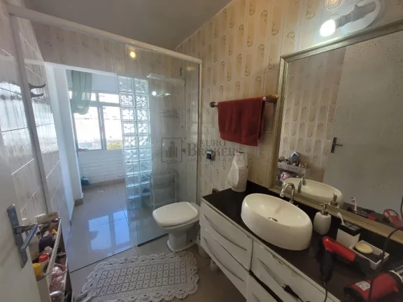 Imagem Apartamento para reforma com 3 dormitórios à venda em Balneário Camboriú.