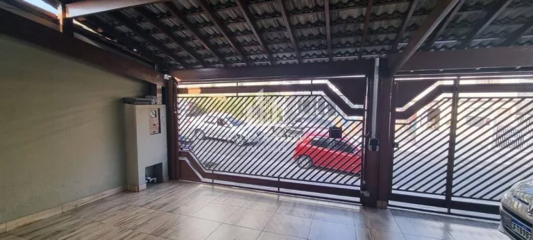 Imagem Sobrado de Alto Padrão, 4 Dormitórios, Sendo 2 Suítes e 1 com Closet, Porteira Fechada, Água Quente na Cozinha, Churrasqueira e fogão à Lenha no Centro de Ribeirão Pires-SP