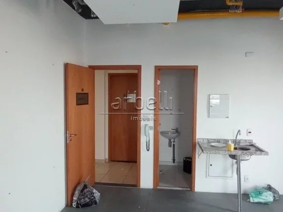 Imagem Sala comercial com 35 metros quadrados, 1 banheiro, sacada, piso elevado, 1 vaga de garagem. CondomÃ...