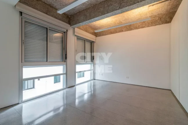 Imagem Simplesmente incrível. São 337 m2 com 4 dormitórios ( 3 suítes ), 5 banheiros e 2 vagas na garag...