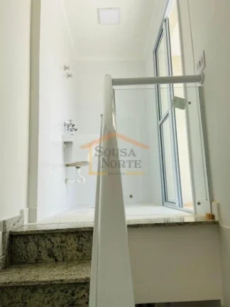 Imagem Casa em condomínio com 2 dormitórios, sendo 1 com closet, sala integrada à cozinha americana, esc...