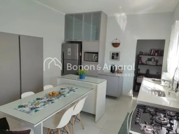 Imagem Casa à venda com 3 dormitórios, ampla sala de estar, cozinha, 2 banheiros (sendo 1 de empregada), ...