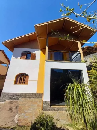Imagem LINDA CASA COM 3 QUARTOS, SAUNA, PISCINA. NOVA FRIBURGO.