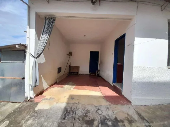 Imagem Casa à venda em Barbacena, Centro, com 2 quartos, 140m2
