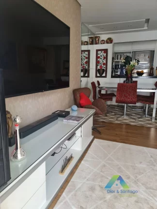 Imagem Apartamento recém reformado com 67m², 2 dormitórios, 1 suíte, 2 vagas de garagem coberta em localização privilegiada em área nobre a 500mts da Estação Metrô Chácara Klabin.