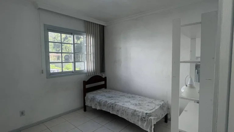 Imagem Apartamento Térreo à Venda com 3 Dormitórios em Canasvieiras – Florianópoli