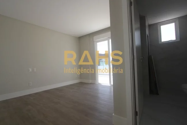 Imagem Buscando aquela cobertura nova com 4 suítes e 4 vagas de garagem? Essa é uma excelente opção par...