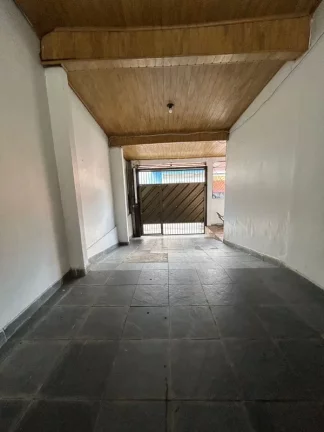 Imagem Casa ampla com 5 dormitórios sendo 3 suites , terraço , e 7 vagas de garagem, no conjunto Santos Dumont, na zona centro-oeste, pode ser financiada