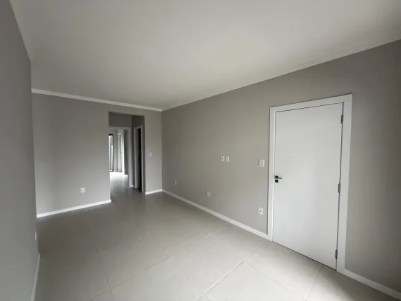 Imagem 02 Suítes, térreo com excelente padrão de acabamento e perto da Praia, esse apartamento em Gravatá, Navegantes. Adriano Carpes Imóveis Vende