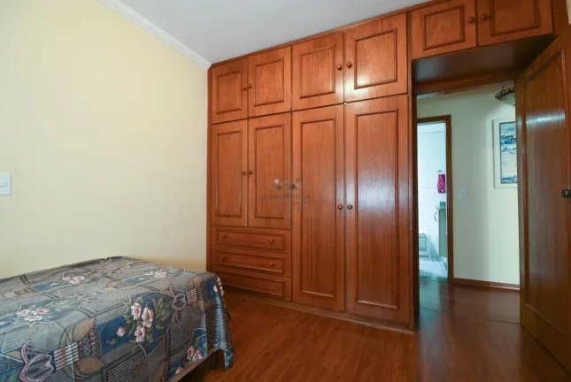 Imagem Apartamento amplo, pronto para morar, repleto de armários, com 3 quartos, sendo uma suíte, 2 banhe...