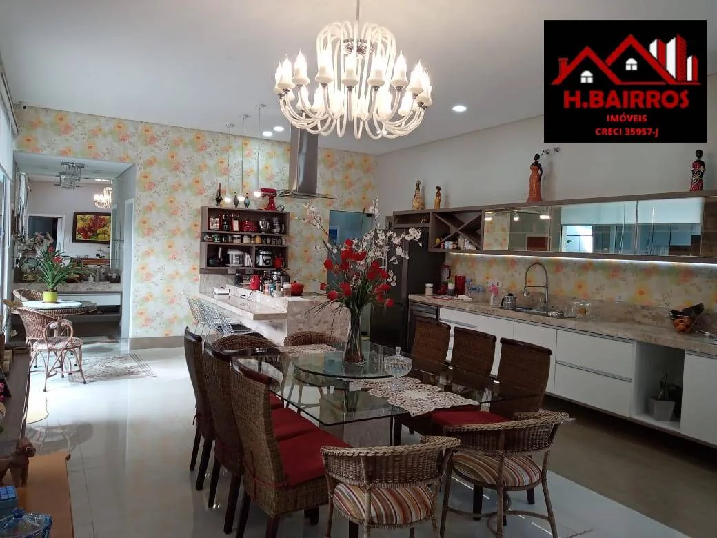 Imagem VENDE CASA COM 4 SUÍTES NO JARDIM AQUÁRIUS, 400 M DE ÁREA CONSTRUIDA