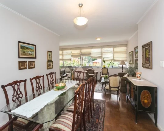 Imagem Apartamento com piso de madeira, living para 2 ambientes, 2 dormitórios sendo 1 suíte, lavabo, coz...