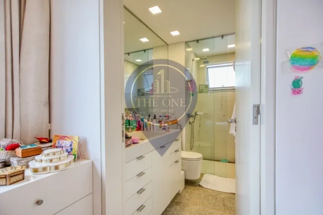 Imagem Apartamento de Luxo em Pinheiros: 3 Quartos, 3 Suítes, 3 Salas, 5 Banheiros, 4 Vagas de Garagem - 352m² - São Paulo-SP