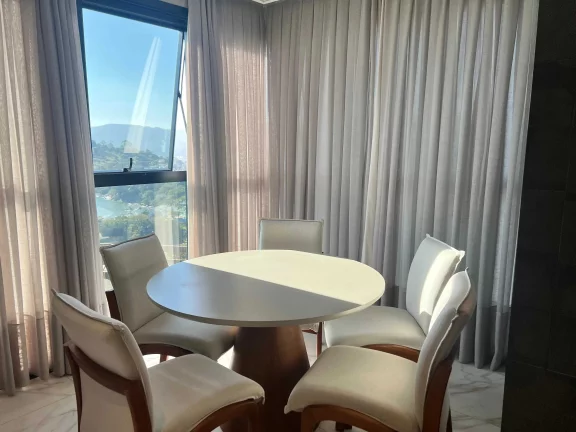 Imagem Apartamento vista mar com 3 suítes e 2 vagas de garagem em Balneário Perequê - SC