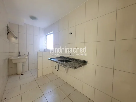 Imagem Oportunidade em Londrina: apartamento reformado no Park Nações Unidas, 3 quartos, 1 banheiro, sol da manhã, cozinha integrada e ótima localização.