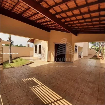 Imagem Casa para Venda em Araras, Jardim da Colina, 3 dormitórios, 1 suíte, 1 banheiro, 1 vaga