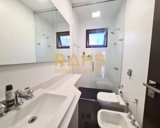 Imagem Casa em Condominio Alto Padrão Projetada pelo Arquiteto Mauricio Ribeiro Em local alto do condomín...