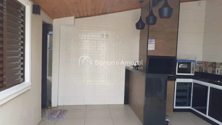 Imagem Linda casa térrea, de 2 quartos e 3 vagas cobertas.

Sala ampla de estar/TV
Sala de jantar, cozinha...