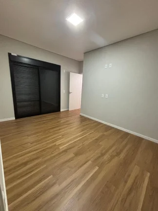 Imagem Casa de Condomínio com 3 Quartos e 3 banheiros à Venda, 197 m² por R$ 1.780.000
