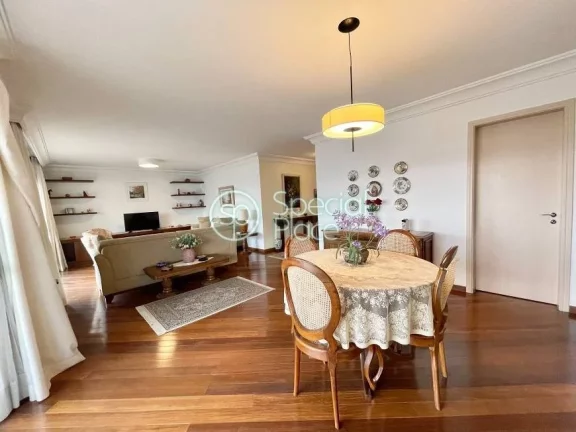 Imagem Apartamento com 261m² na Vila Nova Conceição. Living bem amplo e iluminado para dois ambientes, v...