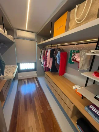 Imagem Casa com 4 dormitórios sendo 4 suítes e 2 vagas de garagem em Balneário Camboriú/SC