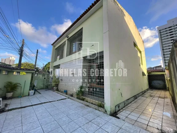 Imagem Casa Amarela - Residência Ampla e Bem Localizada