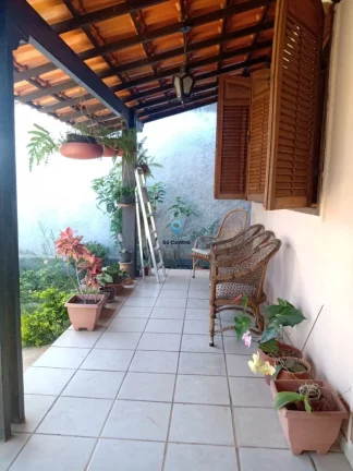 Imagem Excelente casa à venda em Contagem, localizada no bairro Parque Turistas. Possui 180m² de área to...