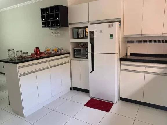 Imagem VENDO CASA DE 3 QUARTOS, LINEAR COM 1.382,00M2 DE TERRENO.