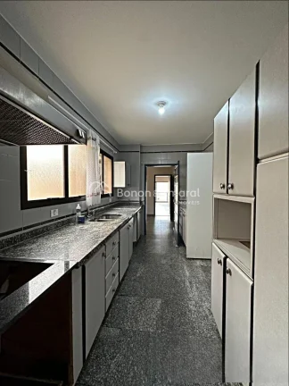 Imagem Viva com conforto e elegância neste amplo apartamento de 289m², ocupando andar inteiro, em uma das...