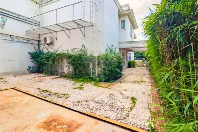 Imagem Casa Comercial para Locação em São Paulo-SP, no Jardim América: 10 Salas, 5 Banheiros, 20 Vagas de Garagem, 835m² de Área
