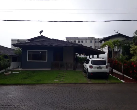 Imagem Casa de Alto Padrão em Condomínio à Venda em Camaçari-BA - 3 quartos, 1 suíte, 2 salas, 1 banheiro, 4 vagas, 130,00 m².