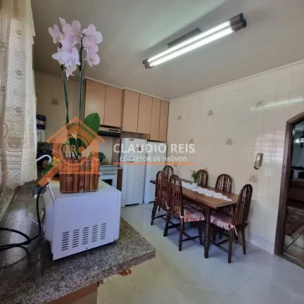 Imagem Sobrado com 3 Quartos à venda, 195m² - Campo Grande