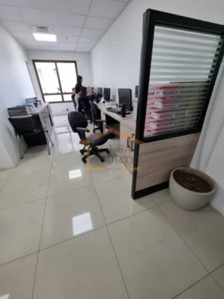 Imagem SALA COMERCIAL ALTO PADRÃO, PRONTA!
Recepção, banheiro, fino acabamento, mobiliado, porcelanato, ...