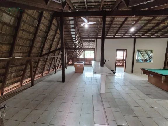 Imagem Casa com Piscina no centro de Itapoá