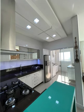Imagem Apartamento com 3 suítes e 3 vagas de garagem na Meia Praia em Itapema/SC
