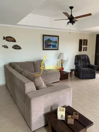Imagem Sobrado com 7 dormitórios sendo 5 suítes e piscina, pertinho do mar