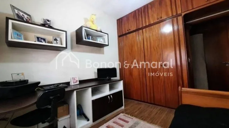 Imagem Ótimo apartamento reformado à venda no Taquaral com 3 quartos, sendo 1 suite, sala com ampla sacad...