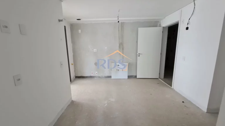 Imagem Vende excelente apartamento de 160m² com 3 su;ites e 2 vagas no contrapiso
