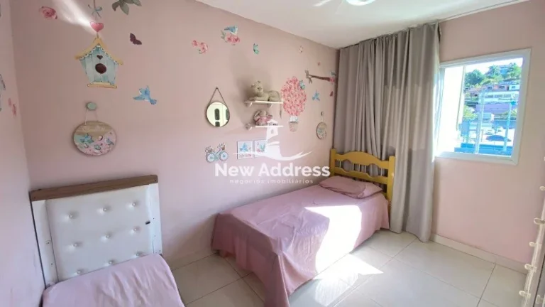 Imagem Duas casas no mesmo terreno em Sotelândia: 3q + 2q, varanda com churrasqueira e ótima localização!