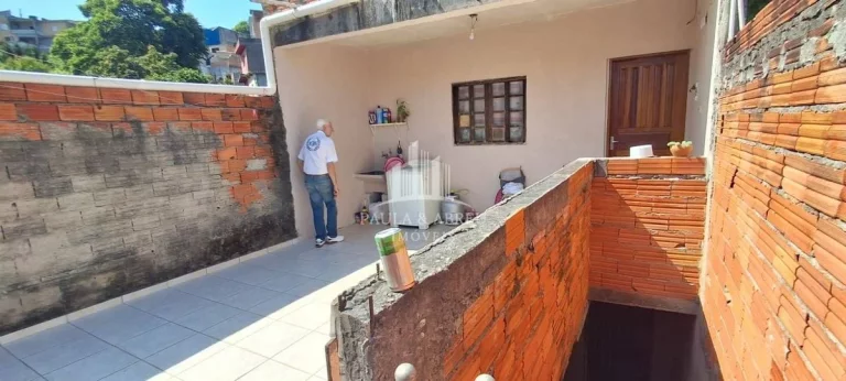 Imagem São 2 casas, 4 Cômodos e 2 Cômodos Grande, Já com Renda, 2 Vagas Pé direito 5mts no Jardim Zaíra 3 em Mauá