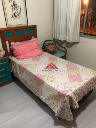Imagem Amplo Apartamento na segunda quadra da Ary Parreiras,composto de ampla sala,dois quartos,cozinha,area de serviço externa e dependências completa,vaga