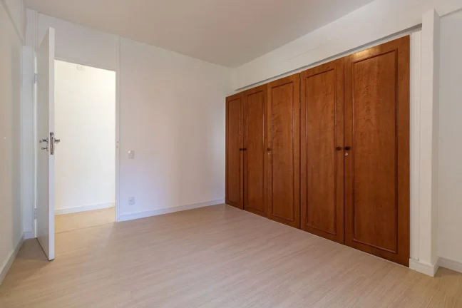 Imagem OPORTUNIDADE IMPERDÍVEL Apartamento 121M², 3Q, 1Suíte, 2 Banheiros, 1 Vaga.