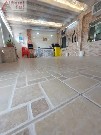 Imagem Imóvel Espaçoso e Aconchegante com 2 Quartos e 2 Vagas de Garagem em Ocian, Praia Grande-SP - Confira!