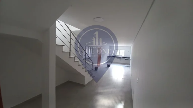 Imagem Casa de Luxo para Locação em São Paulo-SP no Paraíso do Morumbi: 3 Quartos, 1 Suíte, 2 Salas, 3 Banheiros, 200 m².