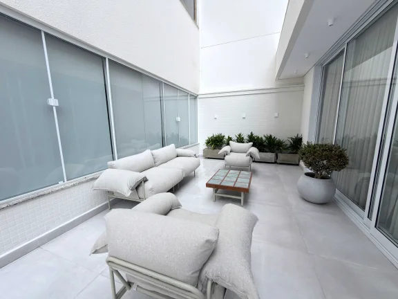 Imagem Apartamento com 3 dormitórios sendo 3 suítes e 3 vagas de garagem em Balneário Camboriú/SC