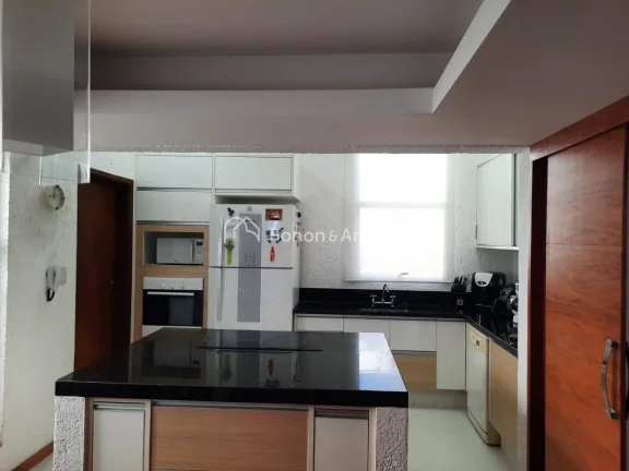 Imagem Esta casa térrea contemporânea oferece:
? Ambientes integrados com ótimo aconchego;
 ? Living amp...